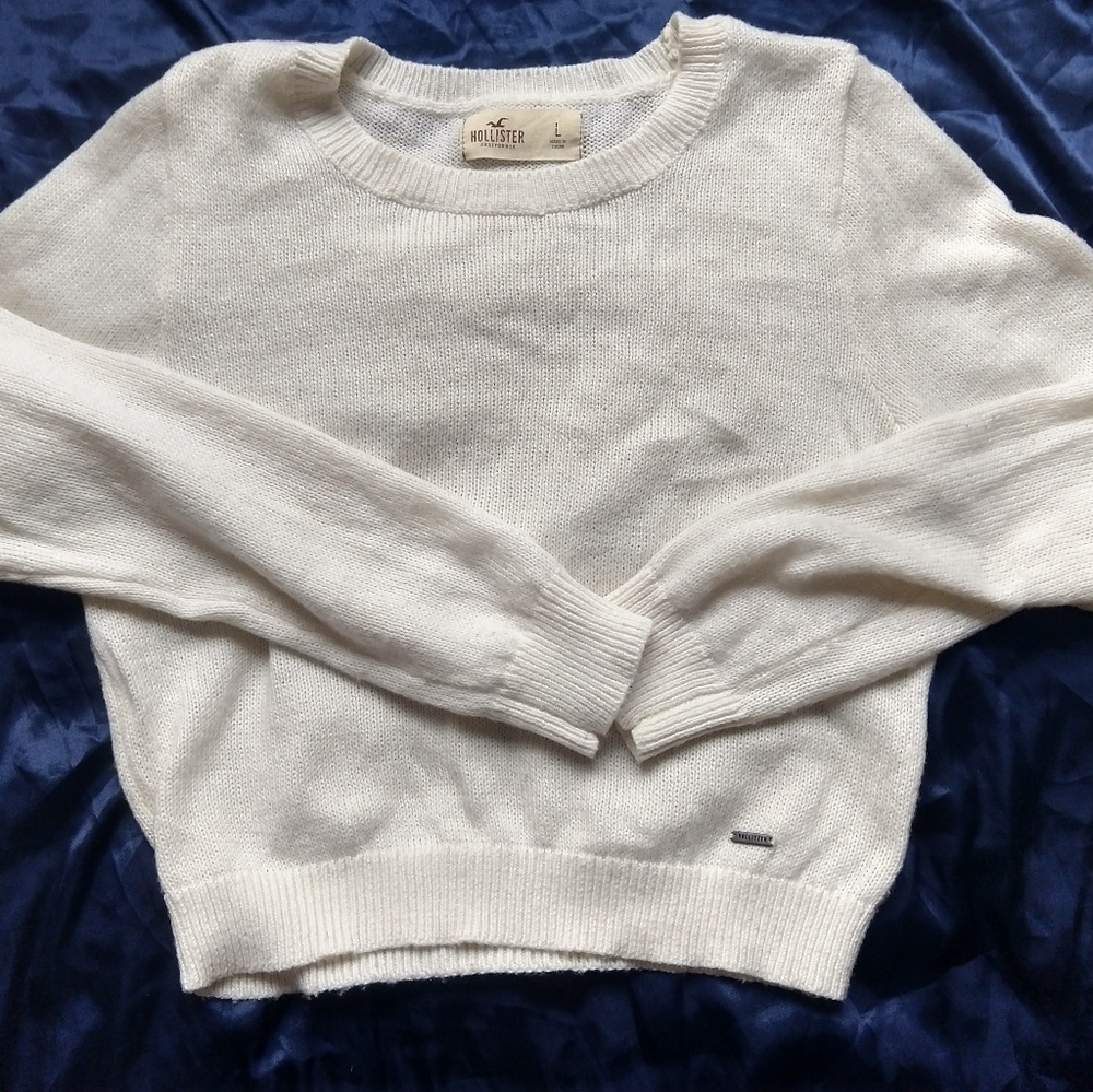 Gently worn Hollister cropped sweater